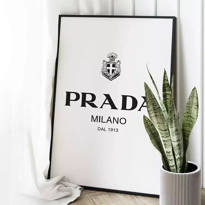 Quadro Decorativo Prada Milano Logotipo Minimalista