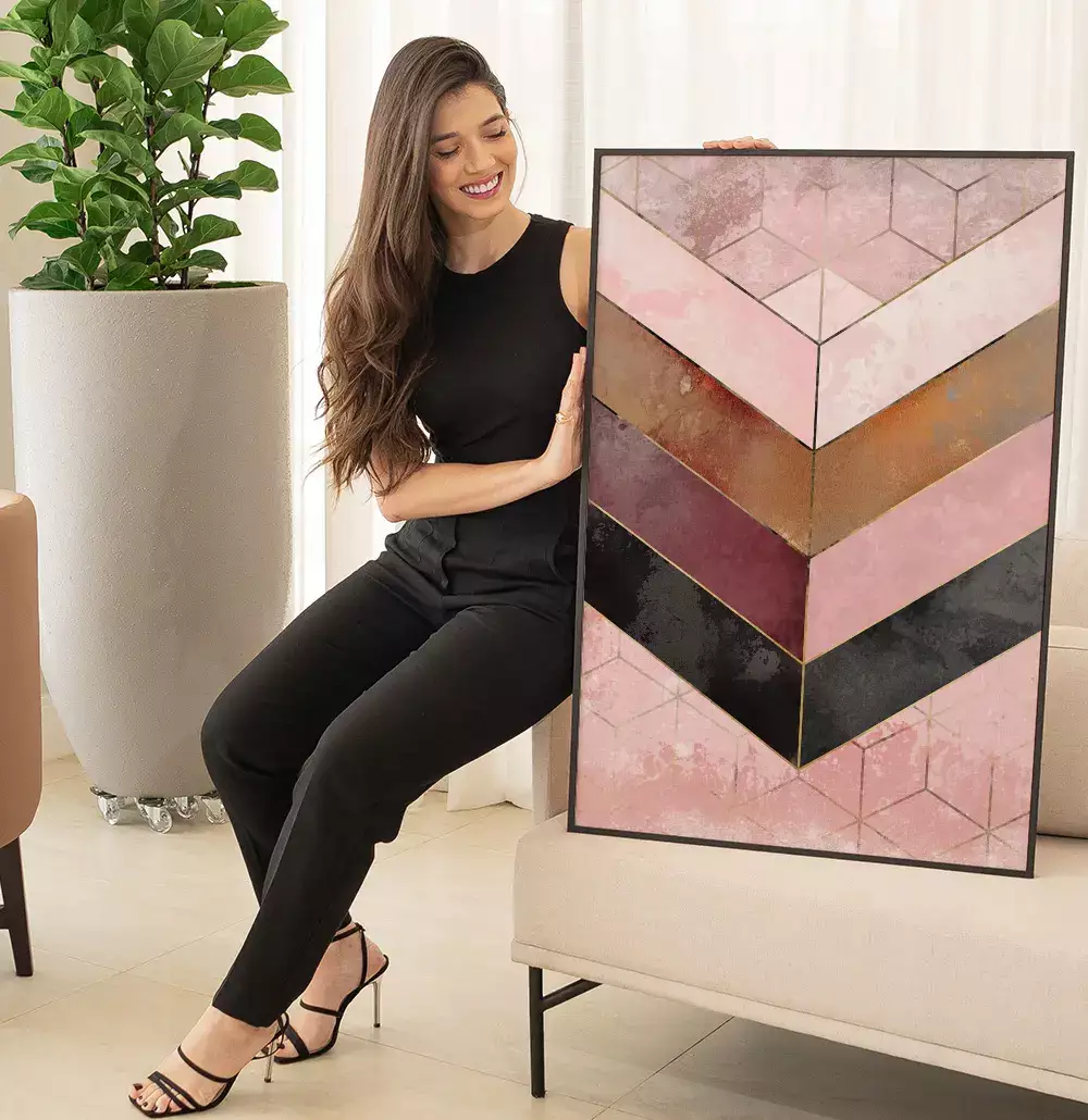 Quadro Decorativo Chevron Rosé com Textura e Linhas Douradas