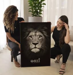 Quadro Decorativo Leão de Judá Fundo Preto Com Tipografia O Rei