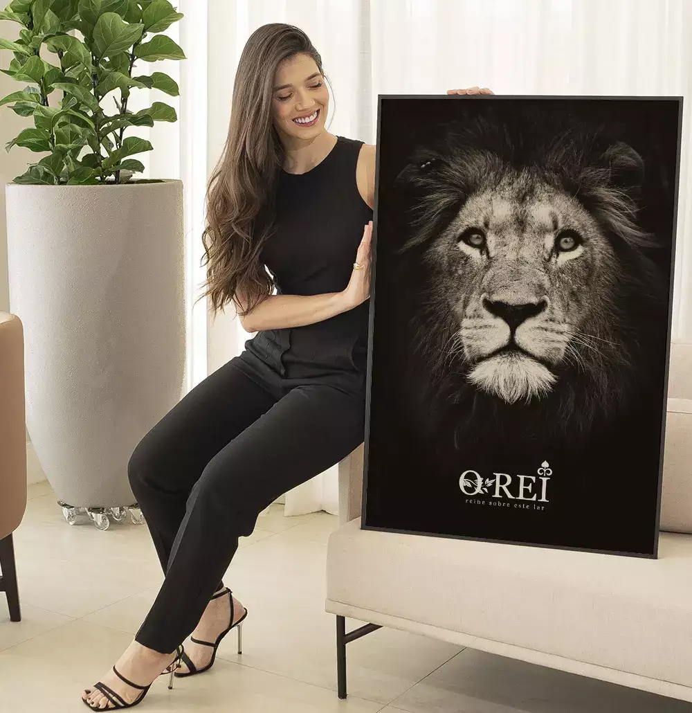 Quadro Decorativo Leão de Judá Fundo Preto Com Tipografia O Rei